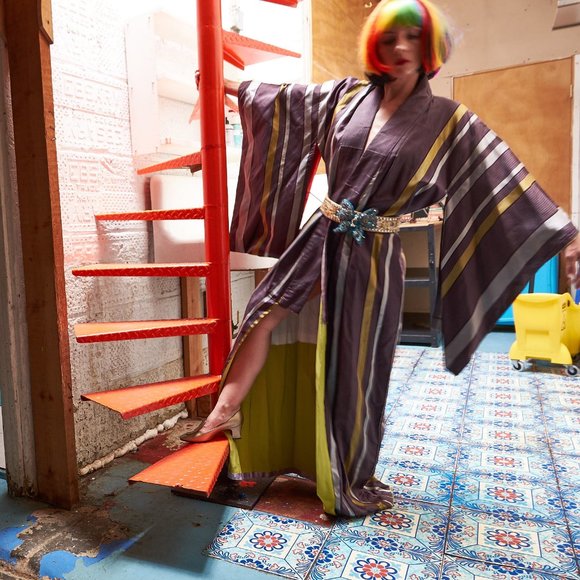 Vintage 1960s Gold Pumps Heels Shoes - Picture 2 of 8